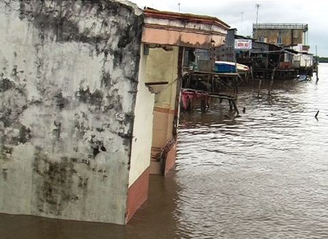 sạt lở đất, cà mau, mưa giông, lốc xoáy, triều cường