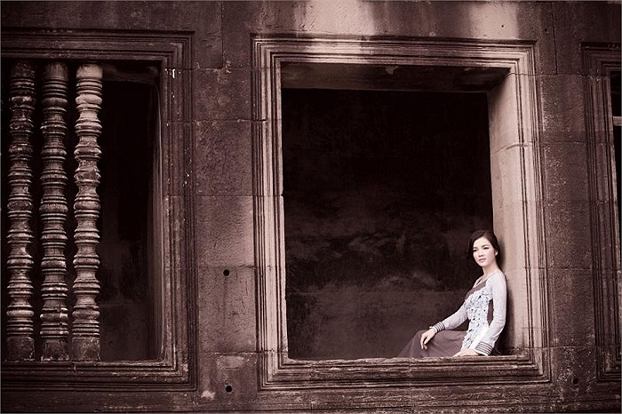 Thời gian gần đây, cứ vài ba ngày Lý Nhã Kỳ lại làm nóng mặt báo bằng những scandal ồn ào của mình. Có vẻ như công ty truyền thông mới mà cô thuê làm việc khá 'hiệu quả'.