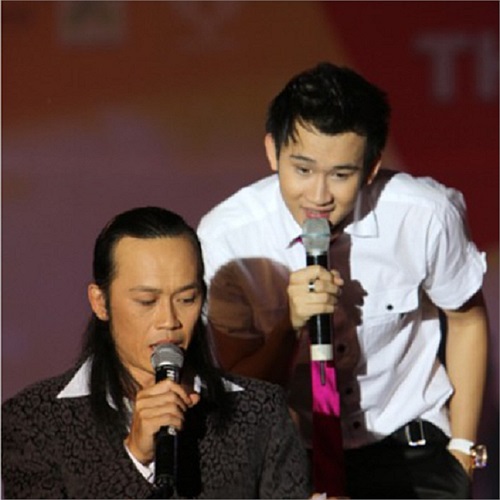 Hoài Linh và Dương Triệu Vũ cùng song ca.