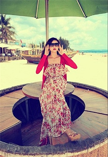 Hotgirl Midu đang có chuyến đi xả hơi ngoài biển.