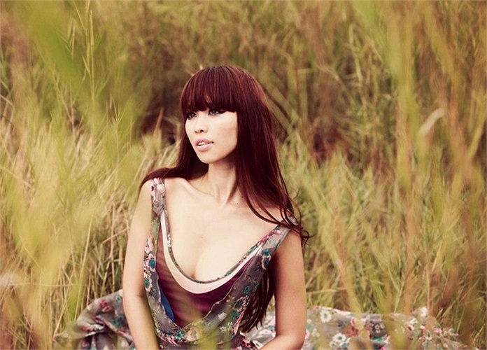 Sau đó, Hà Anh giải thích do phóng viên hỏi bất ngờ quá, chị chưa kịp phản ứng nên buột miệng hỏi lại chứ không có ý coi thường ai cả. 