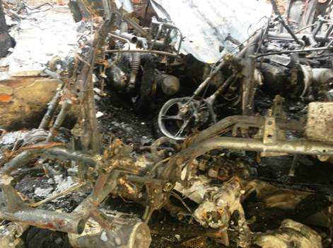 cháy xe máy ở khu tập thể