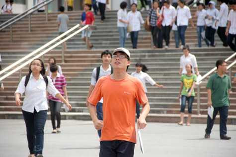 Thí sinh dự thi vào lớp 10 năm học 2011 (Ảnh: Phạm Thịnh) 