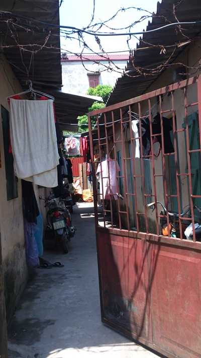 Hà Nội: Nam thanh niên đổ xăng tự thiêu cùng bạn gái