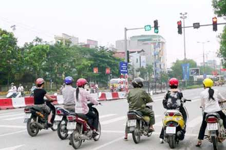 » CSGT bắn người vi phạm: Cư dân mạng ủng hộ cảnh sát » CSGT bắn người vi phạm: Lãnh đạo Công an nói gì? » ‘Khai tử’ biển báo lập lờ, 'ép' dân vi phạm