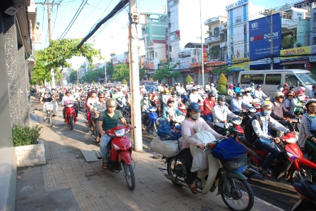 Kẹt xe nghiêm trọng trên tuyến đường Cộng Hòa 