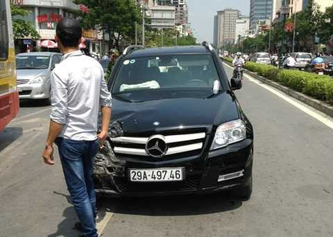 Hà Nội: Phê thuốc, vào đại lý thử xe ô tô rồi chạy mất