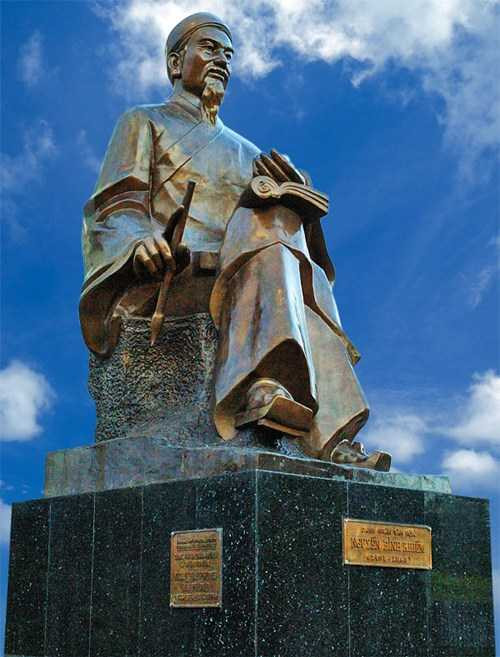 Tượng đài Trạng Trình Nguyễn Bỉnh Khiêm.
