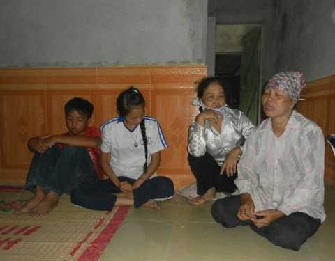 nữ công nhân, chôn sống, cấm cửa công an, báo chí