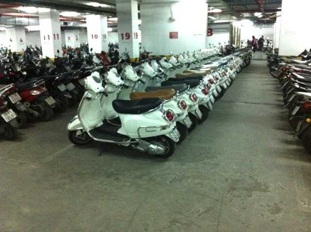 Xếp xe ở hầm ĐH RMIT