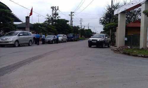 Nhiều nhân viên ngân hàng than vãn không biết tình cảnh này còn kéo dài đến bao giờ.