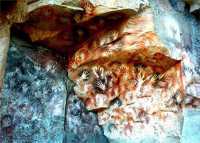 Thế nhưng về tổng thể chúng lại cùng nhau tạo nên một ‘không gian nghệ thuật’ cực kỳ ấn tượng và huyền ảo.