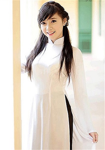 Thư Elly là nickname dễ thương của cô bạn Vũ Anh Thư, sinh ngày 10/9/1995. Anh Thư hiện đang học lớp 12, trường THPT Phan Huy Chú, Đống Đa, Hà Nội.