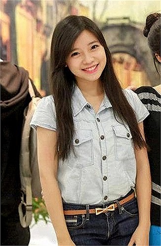 Điểm thi cụ thể của Anh Thư cụ thể như sau: Văn 7 điểm, Hóa 6 điểm, Địa lý 4 điểm, Sinh học 5 điểm, Toán 9 điểm, Tiếng Anh 9,5 điểm.