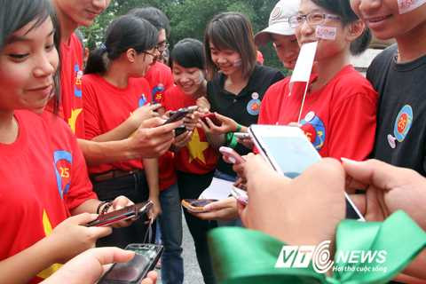 Bạn trẻ ủng hộ chương trình