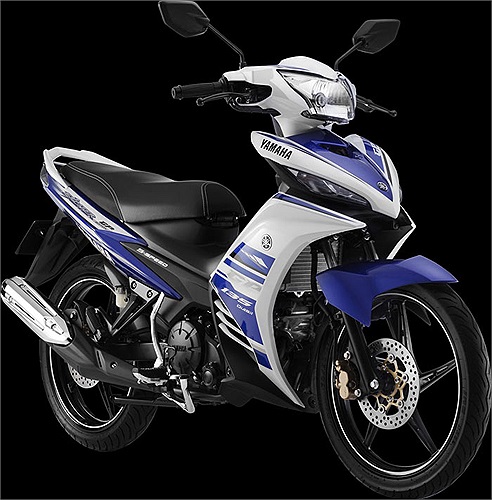 So với phiên bản thường, bản GP có giá bán cao hơn với mức 40,2 triệu đồng và cũng sở hữu thiết kế cá tính hơn.Phần đầu xe của xe thể thao với thiết kế vát nhọn, kết hợp với cặp đen xi-nhan tích hợp nằm xếch chéo hai bên yếm trước. 