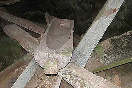 Rất nhiều hang động có chứa quan tài tài gỗ.