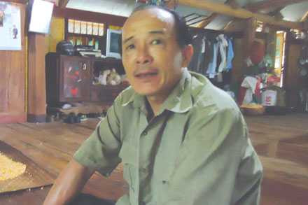 Trưởng bản Khằm, xã Hồi Xuân, nơi có hang Lũng Mu cho hay, xưa kia hang có tên là hang Phi Bài (có nghĩa là ma rừng) sau đổi tên thành Lũng Mu (có nghĩa thung lũng có nhiều lợn lòi về trú ẩn) cho đỡ rùng rợn.