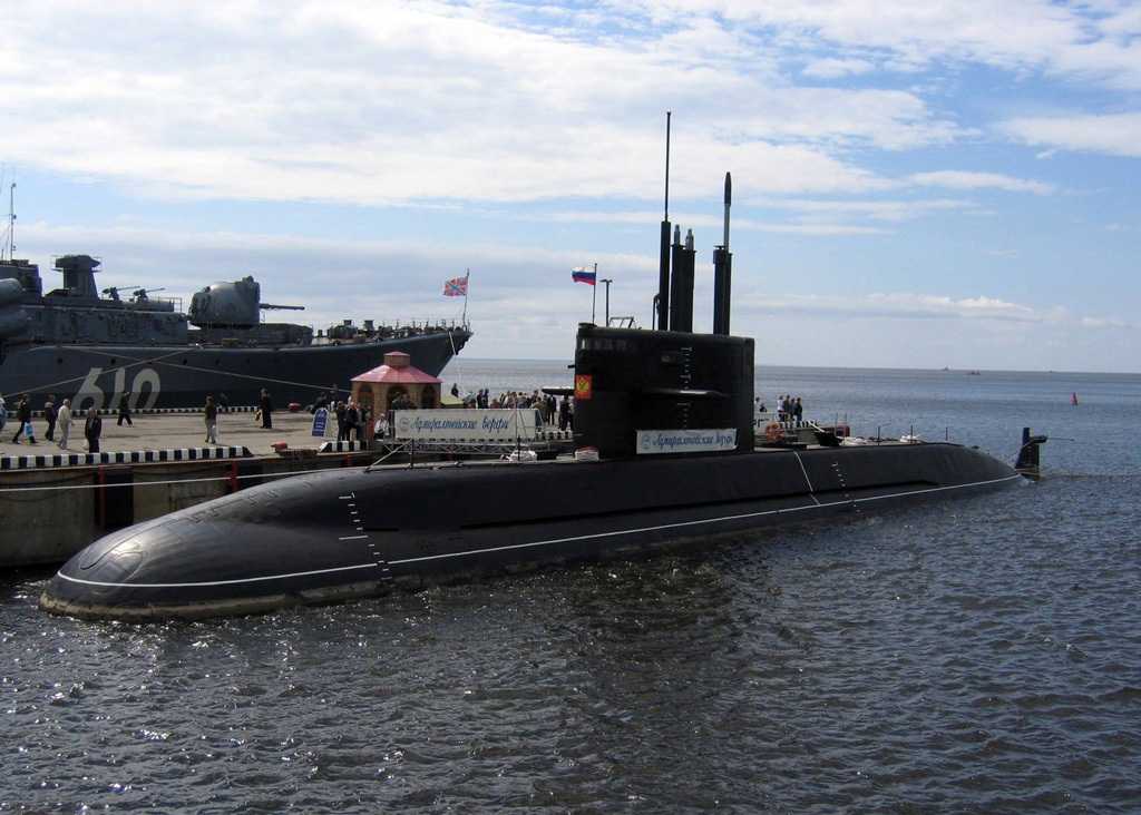 tàu ngầm lada
