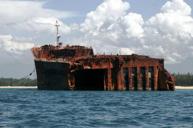 thợ lặn, trục vớt, khí độc, tàu malaysia