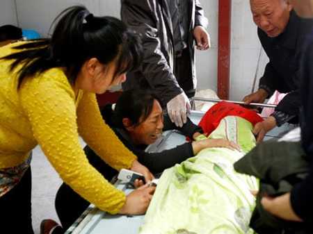 Hiệu trưởng dùng thuốc chuột đầu độc 2 bé gái