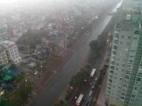 Hình ảnh cơn mưa dông dữ tợn ở Hà Nội