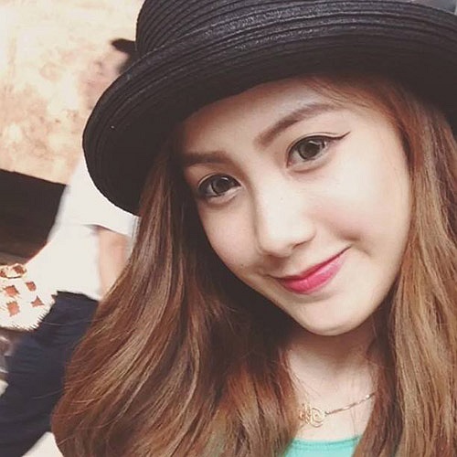 Mặc dù mới 14 tuổi nhưng độ phủ sóng của Chichi vô cùng rộng lớn không chỉ ở Lào mà còn cả Thái Lan và Campuchia.