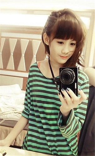 Cũng như nhiều bạn trẻ khác, Chichi cũng có sở thích ghi lại những bức ảnh xì-tin của mình