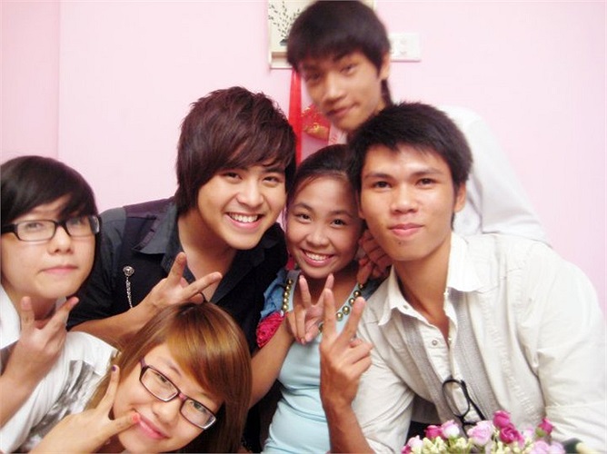 Cùng nhìn lại những phút hạnh phúc của Wanbi Tuấn Anh bên fan và bạn bè.