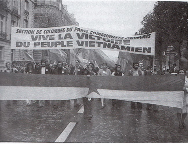 Nhân dân quốc tế mừng chiến thắng 30/4 của Việt Nam.