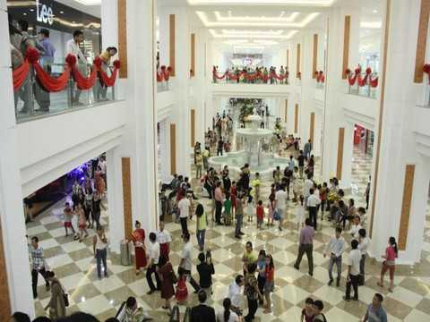 Tưng bừng khai trương Vincom Mega Mall Royal City