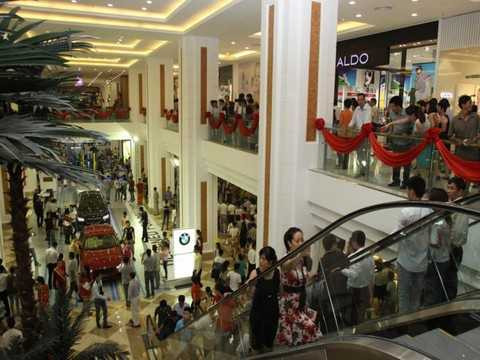 Tưng bừng khai trương Vincom Mega Mall Royal City