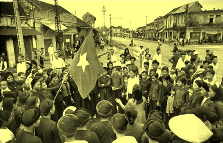 Người dân hân hoan trong niềm vui độc lập. 