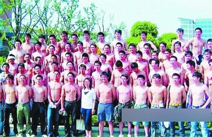 Bán nude trong ngày lễ tốt nghiệp. 