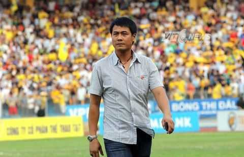 HLV Hữu Thắng san sẻ nỗi đau