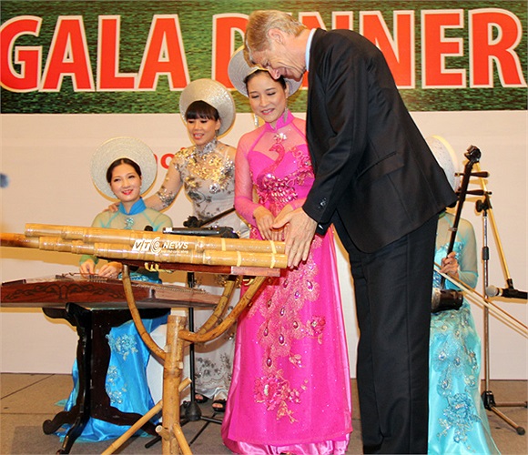 Bắt đầu thử thách cùng nữ nhạc công VN