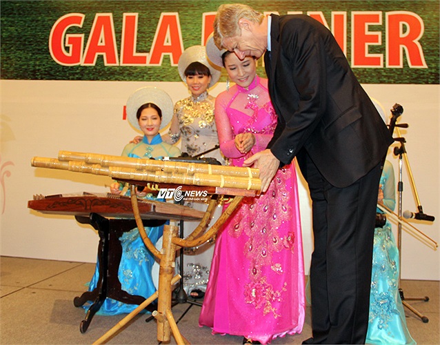 Song đúng là chẳng dễ dàng chút nào