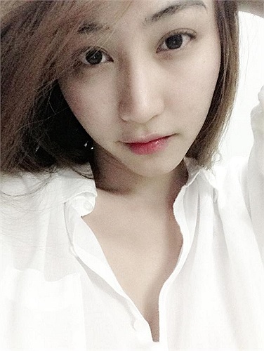 Ngân Khánh khoe mặt mộc vẫn rất xinh đẹp.