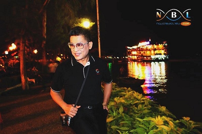 MC Thanh Bạch dạo phố đêm.