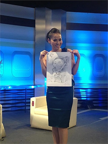 Và cực dễ thương trong bức kí họa fan gửi tặng.