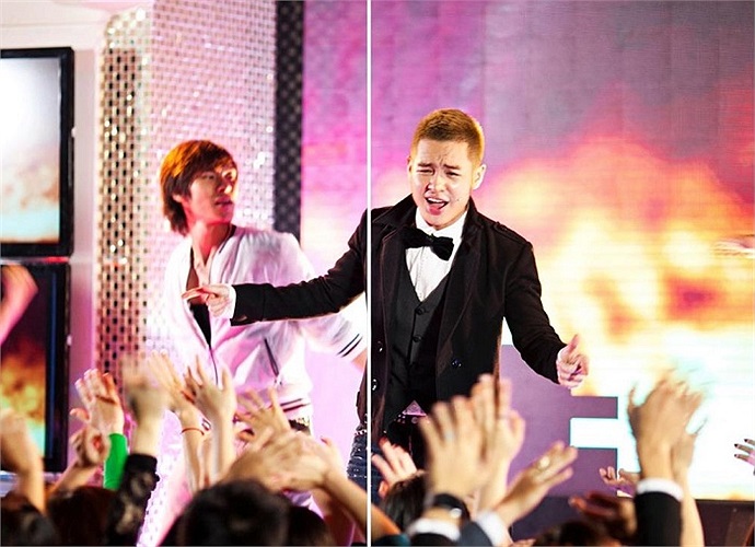 Ca sĩ Hoàng Hải nồng nhiệt trên sân khấu.