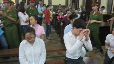 Hoa hậu Mỹ Xuân gầy gò trong phiên xét xử