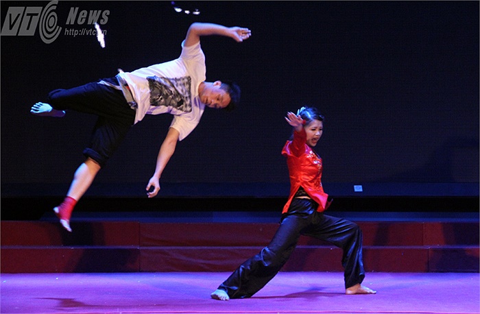 Những cú ra đòn mạnh mẽ khiến tên du côn bất ngờ