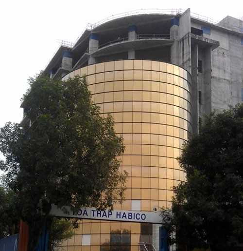 Dự án hoành tráng trên giấy hiện mới chỉ là một công trường bê tông hoang tàn.