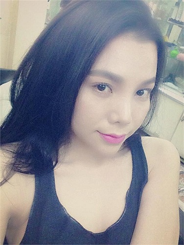 Trà Ngọc Hằng làm điệu.