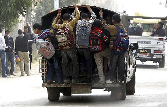 Một hình ảnh về học sinh Ai cập đến trường