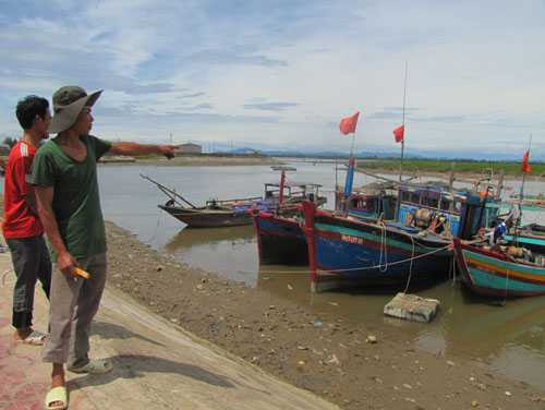 hỗn chiến, kinh hoàng, ngư trường, hà tĩnh, nhân chứng, xả súng, đạn hoa cải, gạch đá