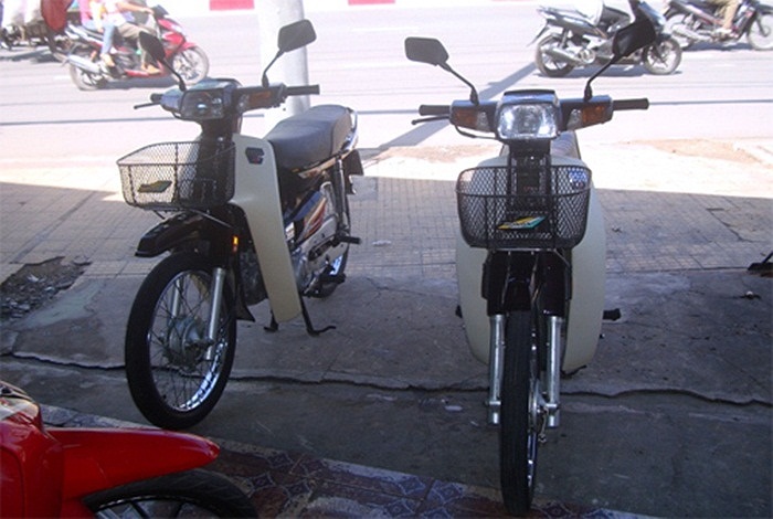 Bộ đôi Honda Dream II đời 2000 nhập khẩu nguyên chiếc Thái Lan.