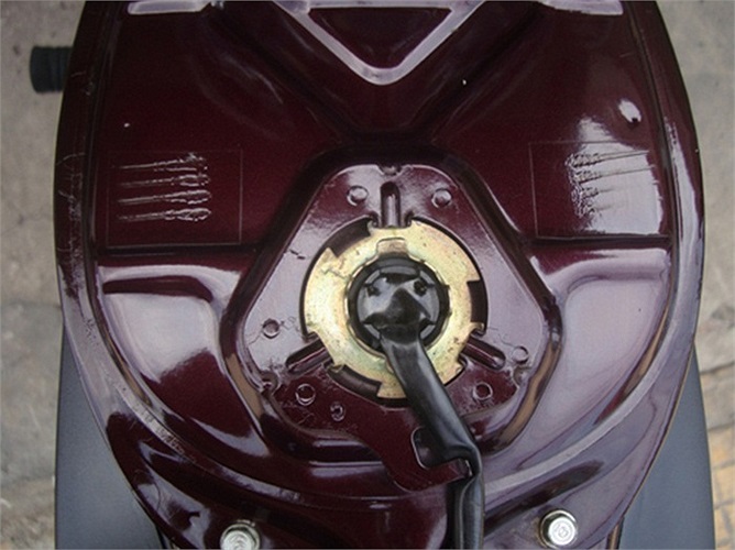 Bình xăng như mới.