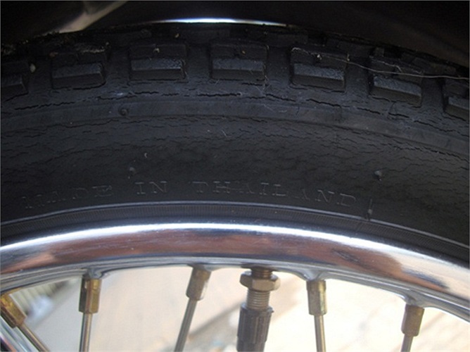 Lốp có dòng chữ 'made in Thailand'